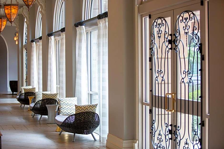 Renaissance by Marriott Tampa International Plaza Hotel