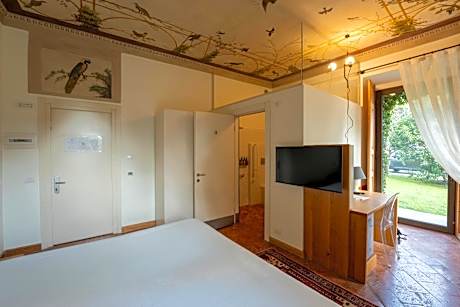 Queen Room with Garden View
