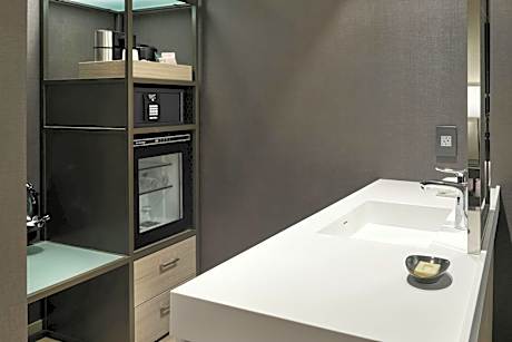 European King, Guest room, 1 King (Hearing Accessible)