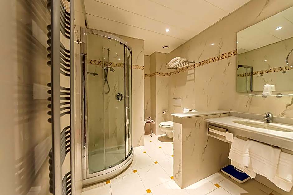 Dado Hotel International