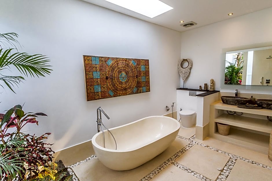 Villa Saha - Elegant 3-Bedroom in Seminyak