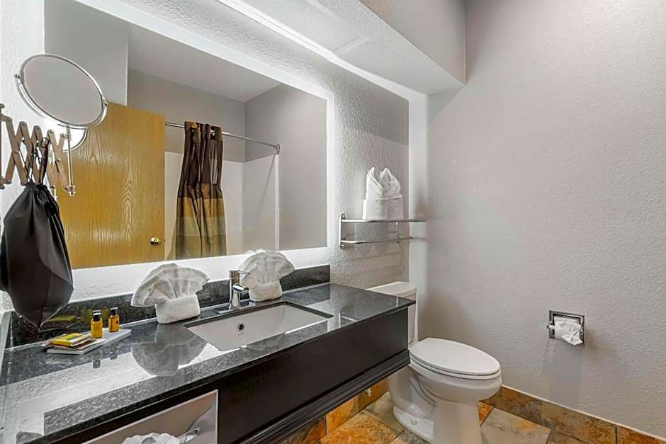 Best Western Plus Des Moines West Inn And Suites