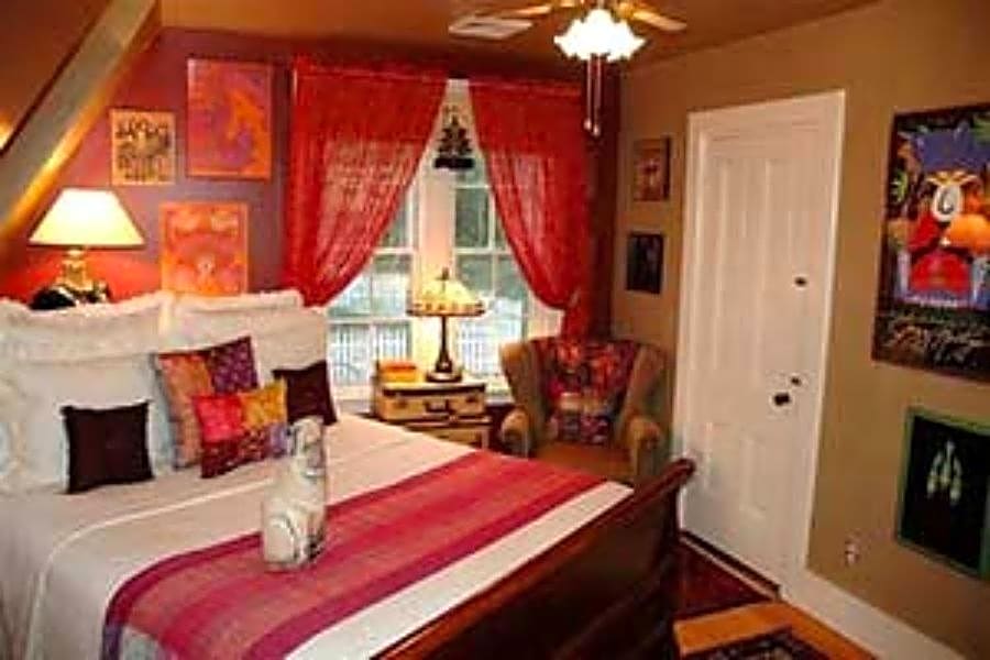 Red Elephant Inn Bed And Breakfast