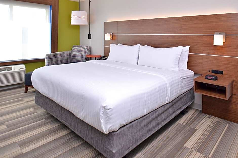 Holiday Inn Express & Suites Omaha Airport By IHG