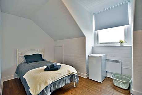 Chambre 303 de l'hôtel Victoria confortable et moderne