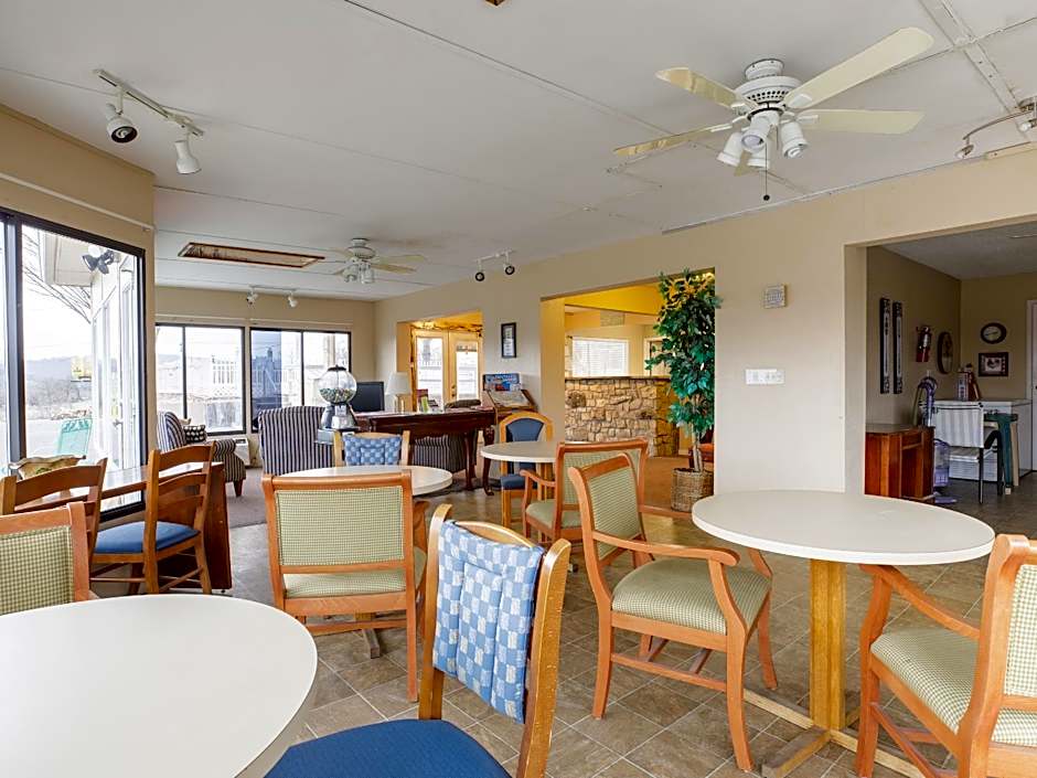 OYO Hotel Branson MO-165