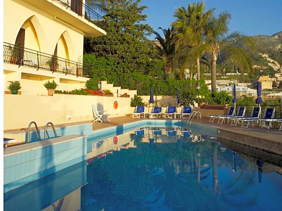 Hotel Sirius