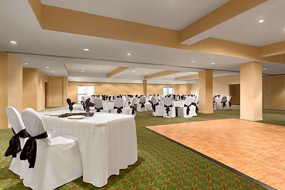 Days Inn & Conference Centre by Wyndham Oromocto