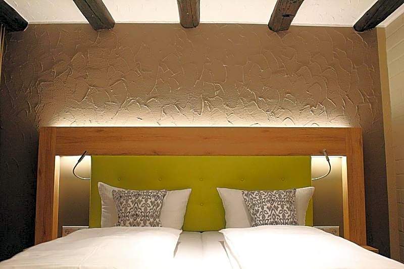 Photo 1 of 6 of Double Room