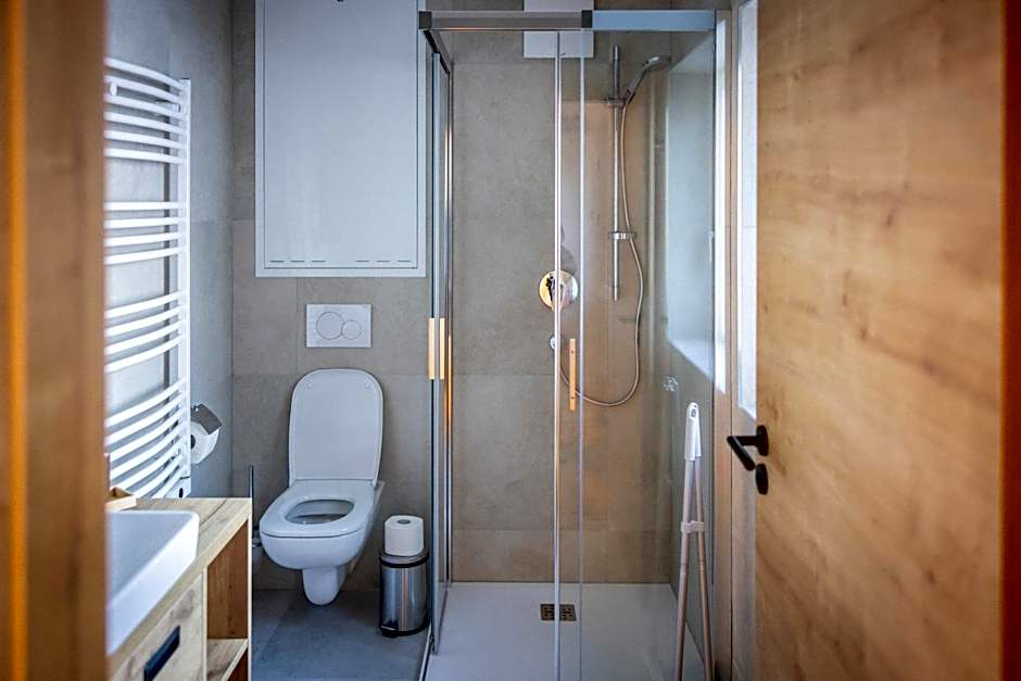 RIVERSIDE RAURIS APARTMENTS