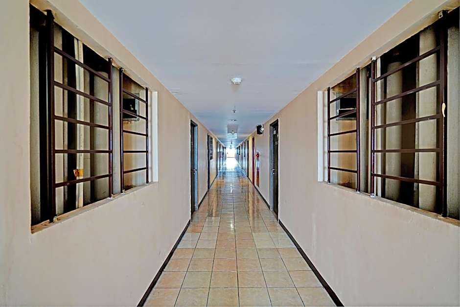 OYO Life 92984 The Suites Metro Apartement By Echie Property