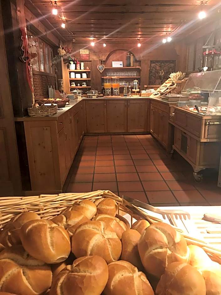 Aktivhotel & Gasthof Schmelz Ihr familienfreundliches Urlaubs Hotel mit Wellness Hallenbad, Alpensauna neu ab Februar 2026 Chiemgau Karte