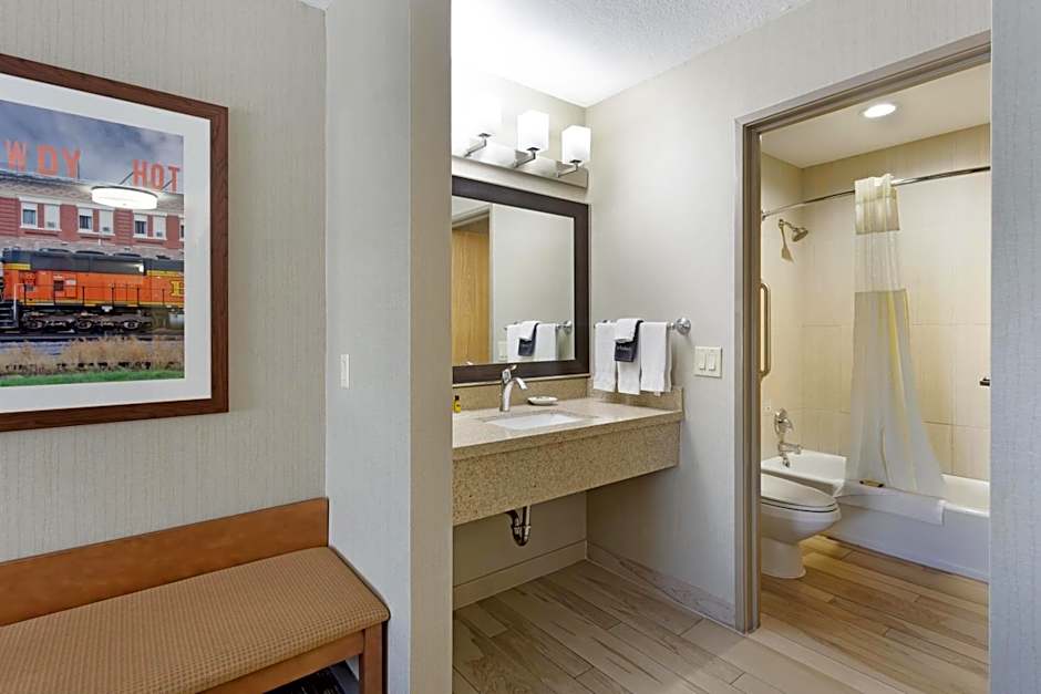 Best Western Plus Cottontree Inn