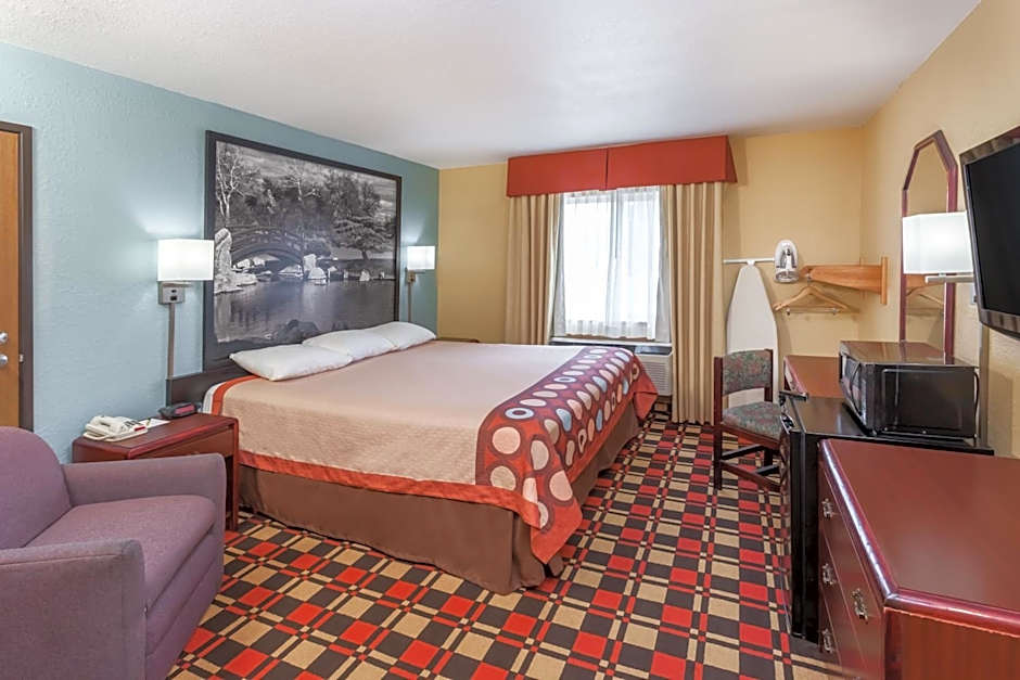 Photo 1 of 4 of 1 King Bed, Accessible