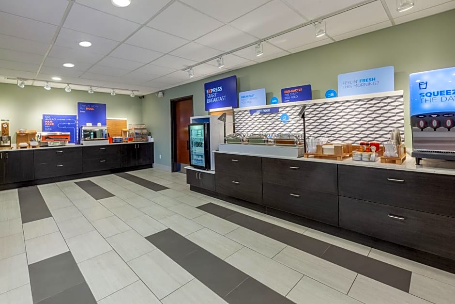 Holiday Inn Express Hotel & Suites Woodhaven By IHG