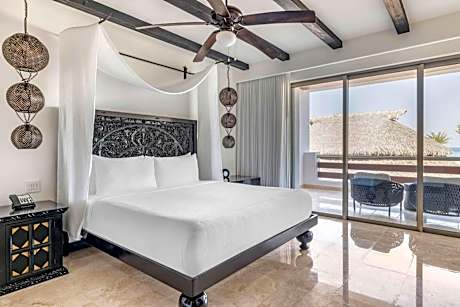 Three Bedroom Grand Penthouse with Ocean View
