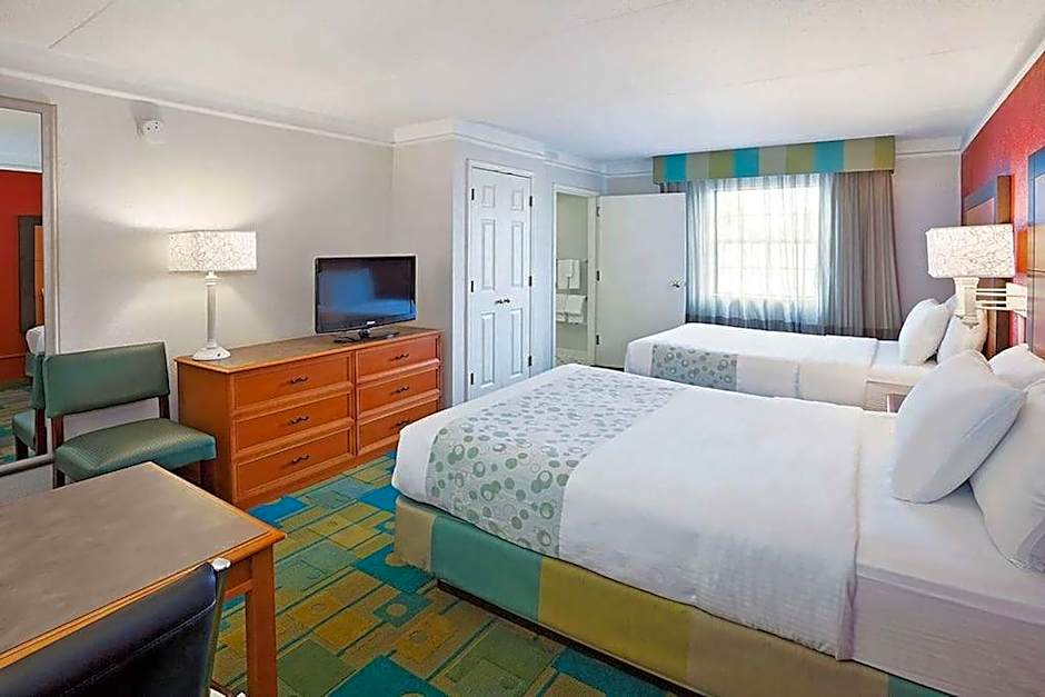 Norwood Inn & Suites  Merrillville
