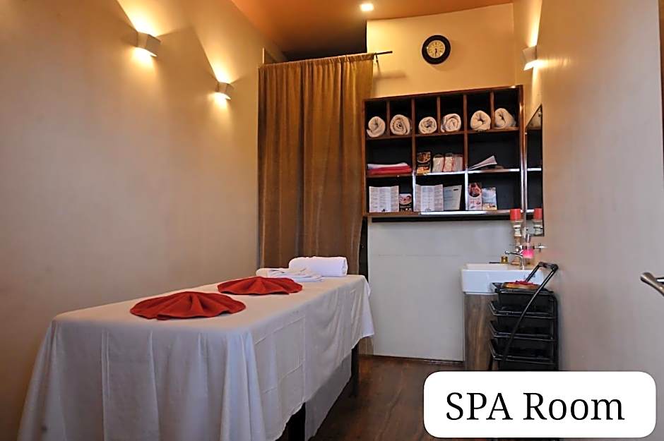 Hotel MMR Manor MG Marg