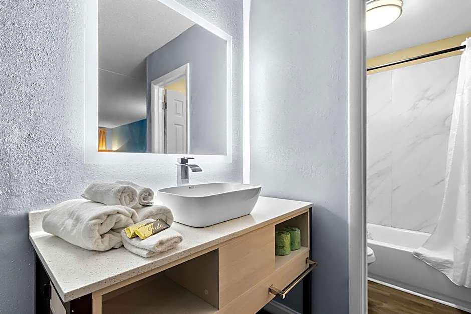 Suburban Studios Brunswick I-95