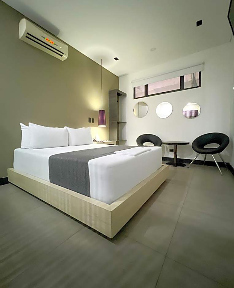 Hotel Medellin Street