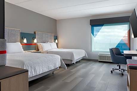 Standard Queen Room with Two Queen Beds and Roll-in Shower - Mobility Accessible