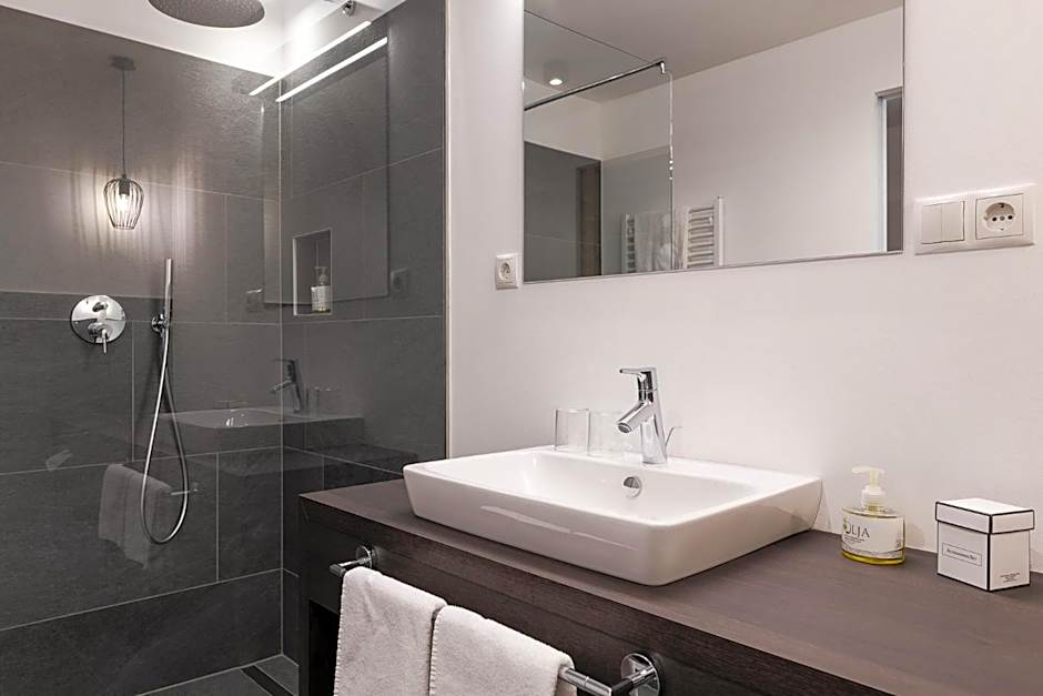 Oliven- & Genusshotel Hirzer