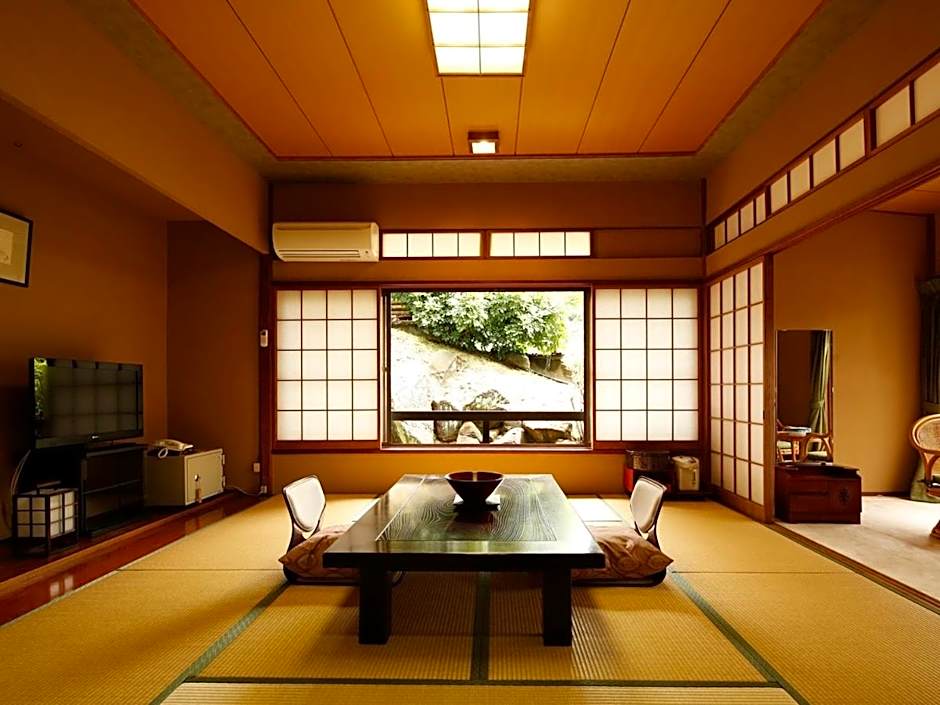 源泉掛け流しの宿Albergo湯楽