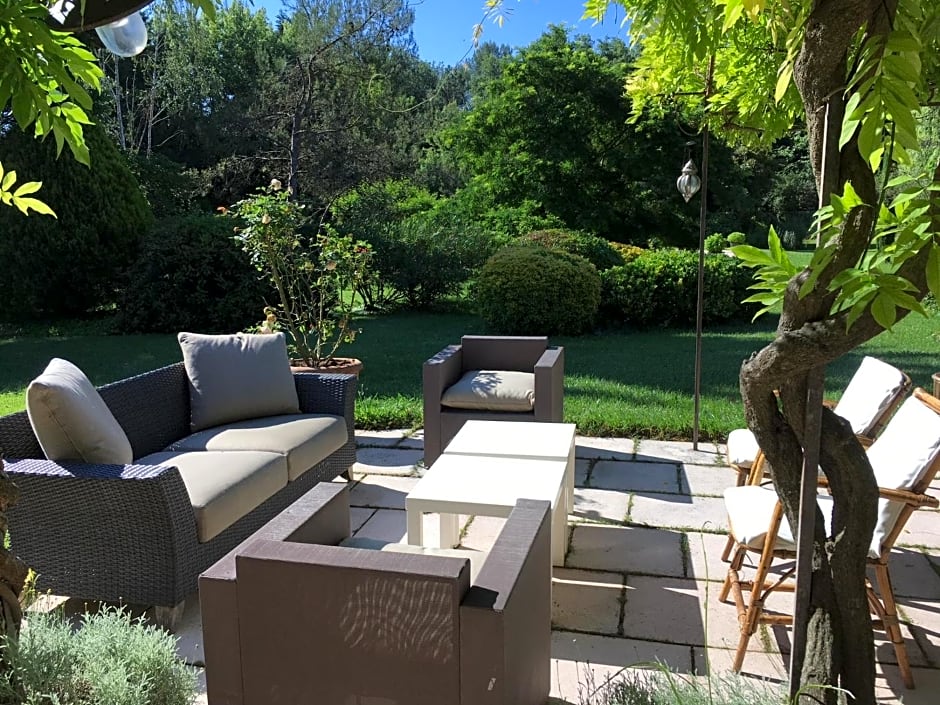Villa De Miha – Valbonne, CT