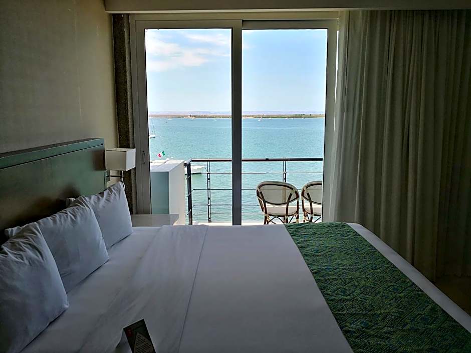 Seven Crown La Paz Malecon