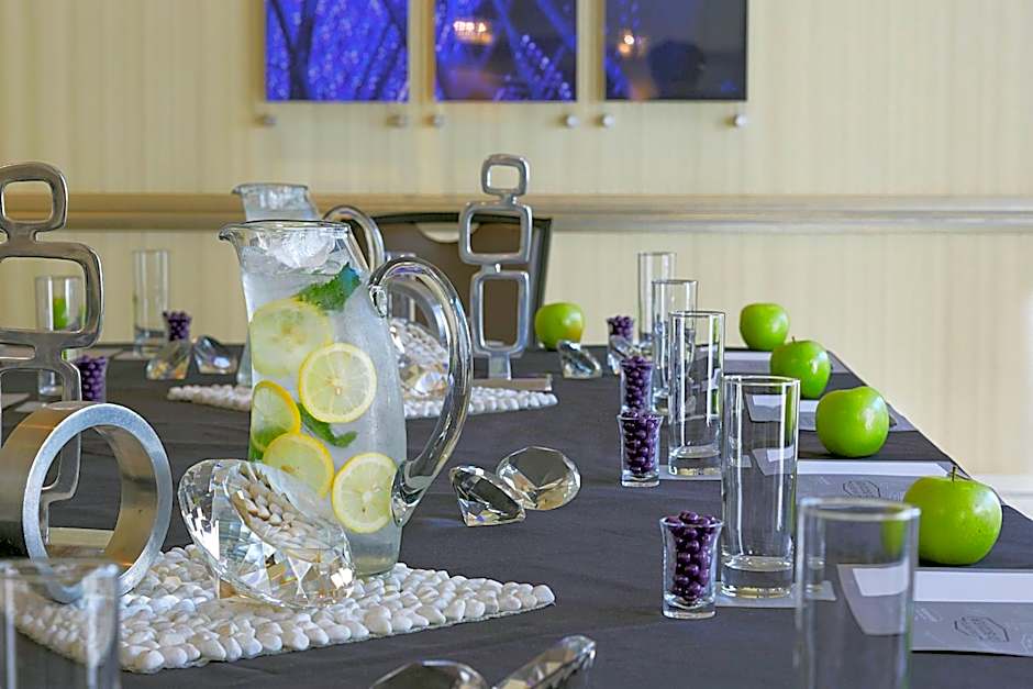 Renaissance by Marriott Atlanta Midtown Hotel