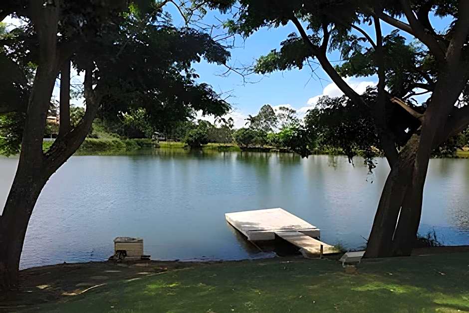 Suíte com Vista para o Lago em Capitólio em Escarpas do Lago