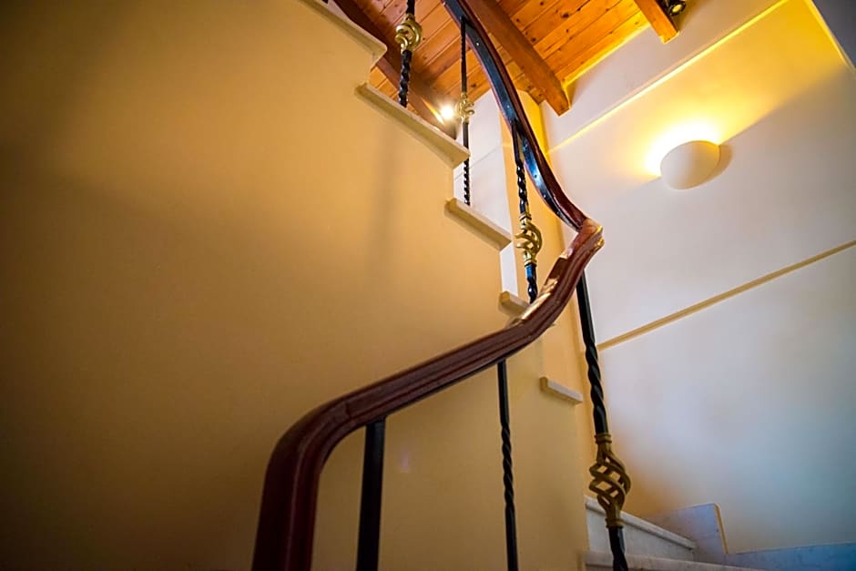 Maritsas Hotel & Suites