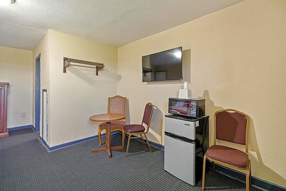 OYO Hotel Luling TX Downtown I-10/US-90
