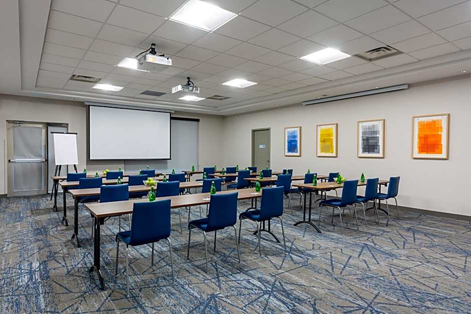 Holiday Inn Express & Suites Vaughan Southwest By IHG