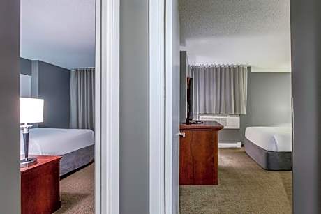 Two-Bedroom Suite with Two Queen Beds