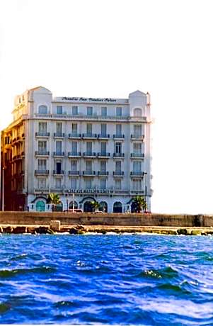 Paradise Inn Windsor Palace Hotel