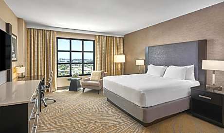 Corner King Room