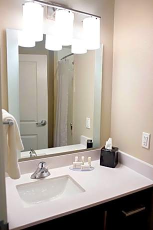 Studio with Two Queen Beds - Hearing Accessible