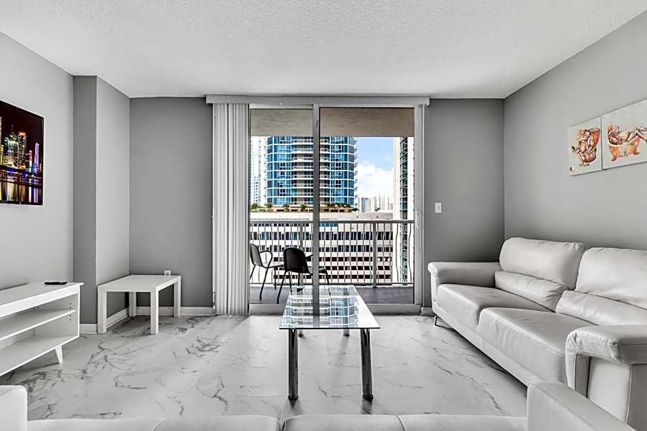 The Club at Brickell Bay Luxury Suites