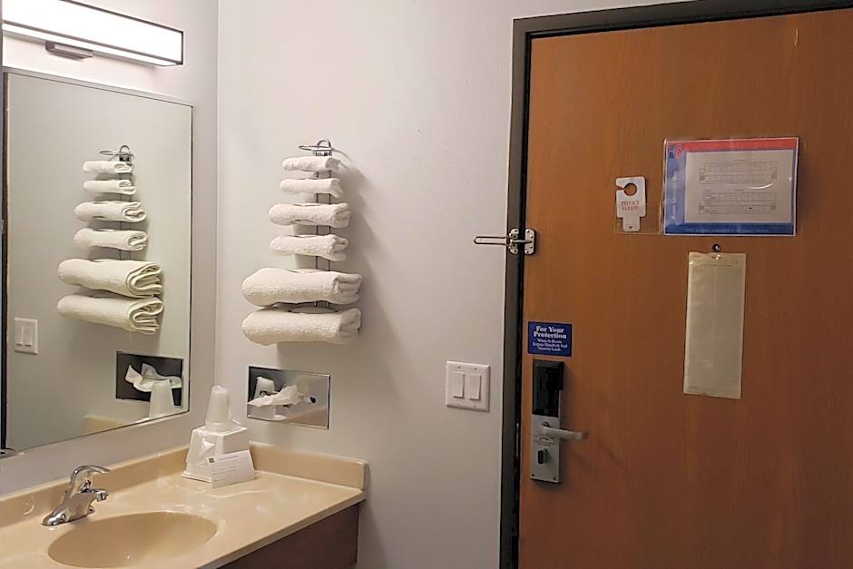 Motel 6-Kewanee, IL