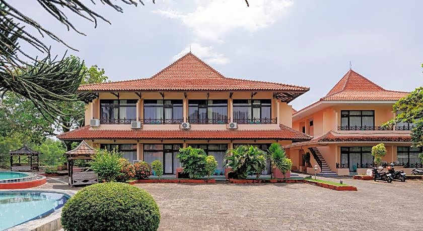 RedDoorz Plus near Tugu Mercusuar Anyer