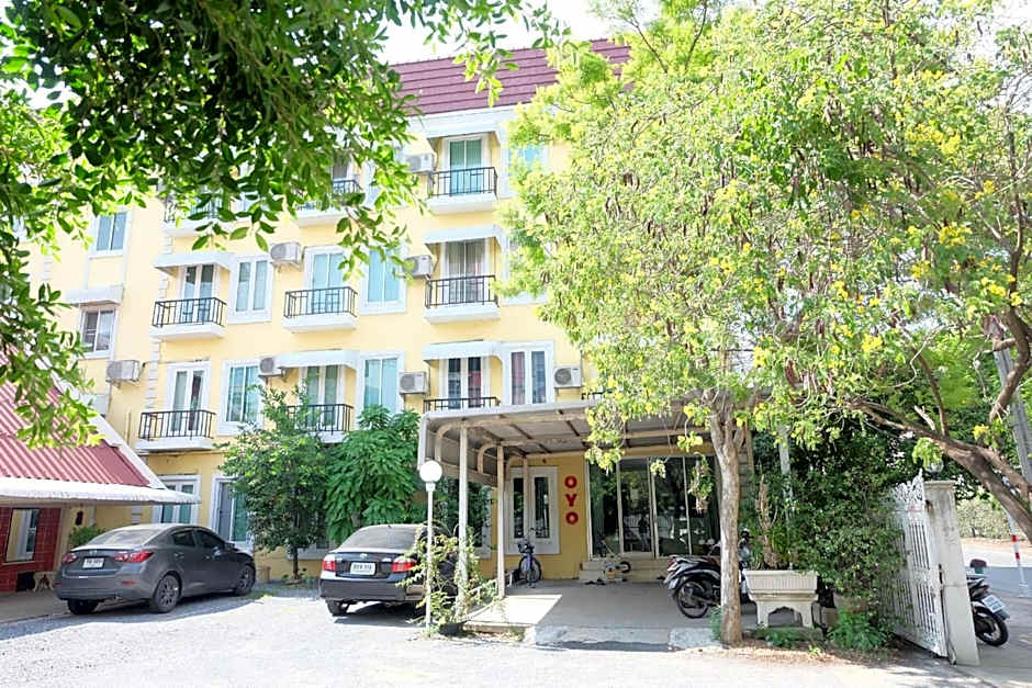 OYO 75429 '101 place navanakorm'