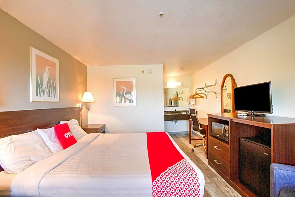 OYO Woodland Hotel and Suites