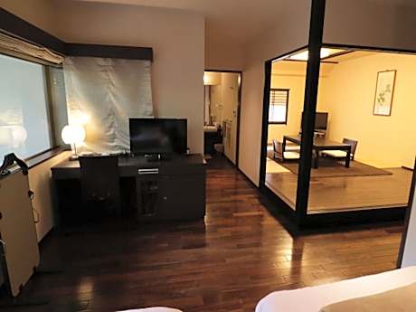 Deluxe Twin Room C - Non-Smoking