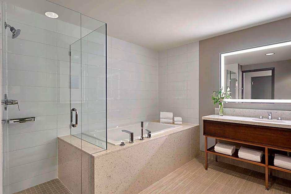 Sheraton Vancouver Guildford Hotel