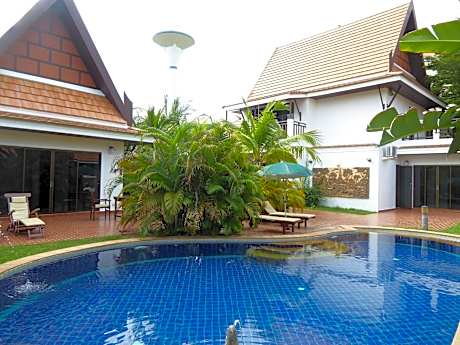 VIP Chain Resort Pool Villa