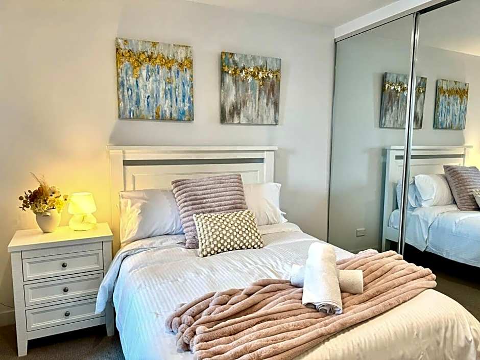 Chic 1BR Apt Urban Retreat Pool Parking Gym