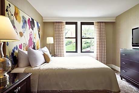 King Suite with Sofa Bed