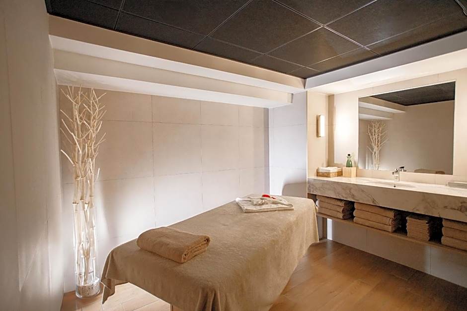 Warwick Reine Astrid - Lyon