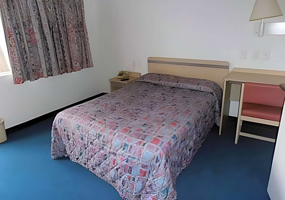 Super Inn Motel